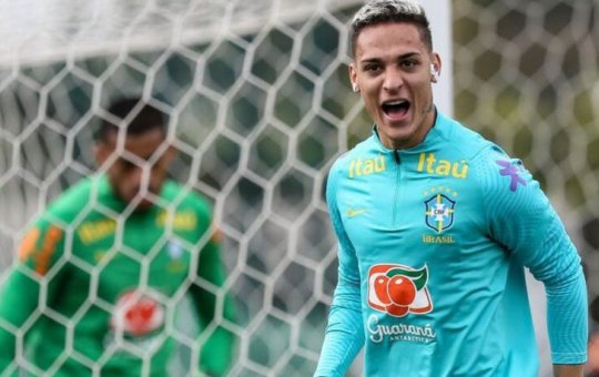 Manchester United anuncia contratação do atacante Antony