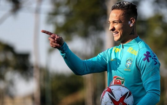 Contratado pelo Man United, Antony recebe críticas de ex-craque holandês