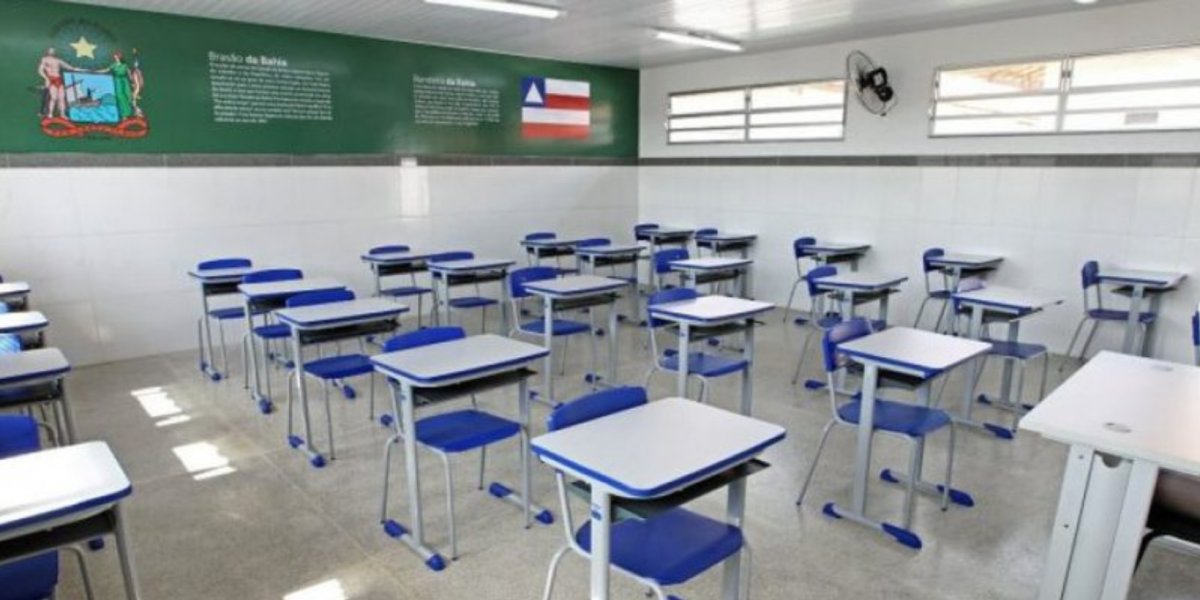 Homem invade escola de Salvador armado com peixeira e assalta aluno e professor