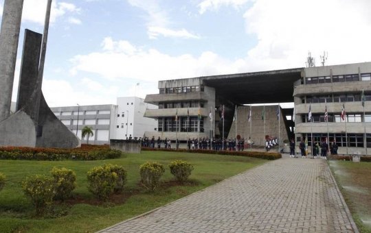 Professores comparecem a sessão da Alba e cobram pagamento do FUNDEF