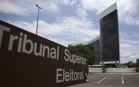 TSE proíbe porte de arma nos locais de votação durante eleições