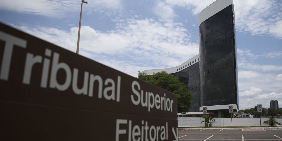 TSE proíbe porte de arma nos locais de votação durante eleições