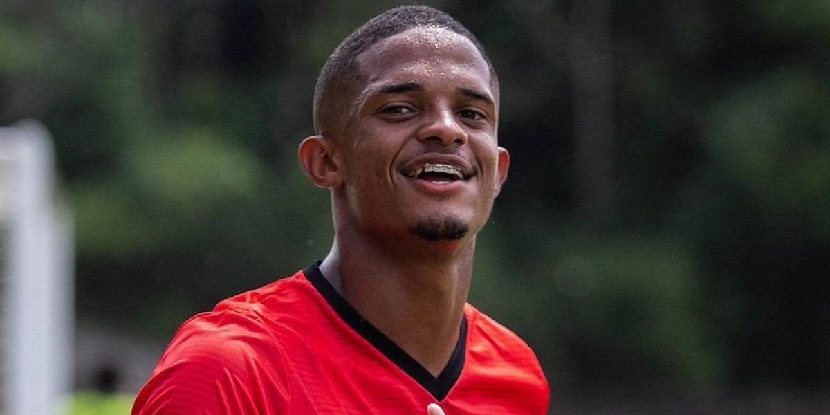 Vitória aciona clube ucraniano na Fifa após não receber valor da venda de David