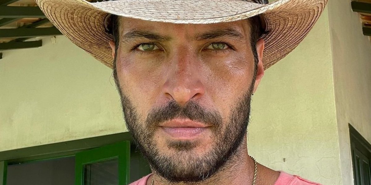 Ator da novela Pantanal capota o carro no Rally dos Sertões