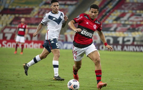 Gramado ruim pode ser decisivo em confronto do Flamengo pela Libertadores