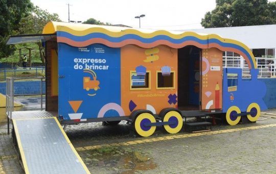 Valéria ganha Expresso Brincar, espaço lúdico, para crianças do bairro