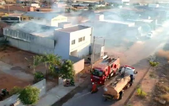 Incêndio atinge depósito de algodão em Luís Eduardo Magalhães, no oeste da Bahia