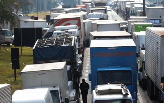 Transportadores rodoviários de carga não precisarão renovar registro