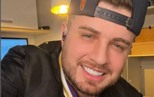 Conrado retorna para casa 4 meses após o acidente que matou Aleksandro