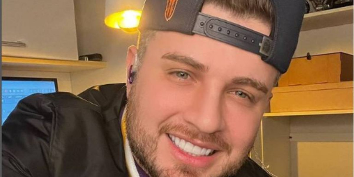 Conrado retorna para casa 4 meses após o acidente que matou Aleksandro