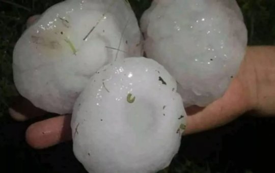 Bebê morre ao ser atingido por granizo enquanto dormia; caso ocorreu na Espanha