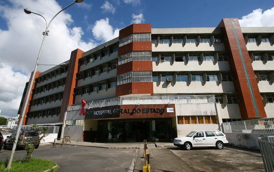 Mulher que foi queimada pelo companheiro morre em hospital de Salvador