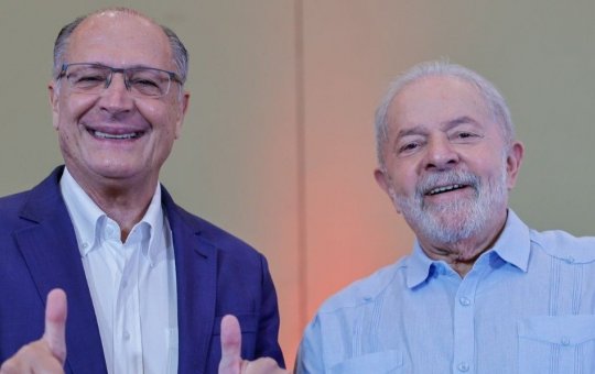 Campanha de Lula faz ofensiva para atrair evangélicos com panfletos