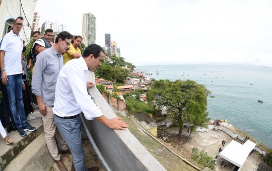 Prefeitura inicia requalificação da Gamboa de Baixo e entrega contenção