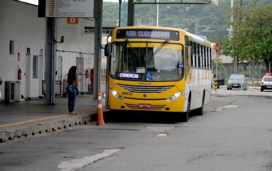 Dupla é presa após assalto a ônibus no Subúrbio de Salvador