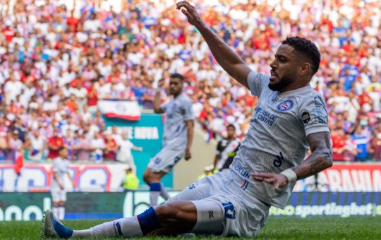 Lateral-esquerdo Matheus Bahia acerta renovação de contrato com o Bahia