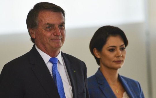 Propaganda com primeira-dama de Bolsonaro é suspensa pelo TSE após ação de Tebet