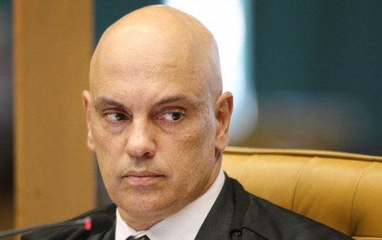 "Não existe nada secreto", diz Moraes ao lacrar sistema das urnas