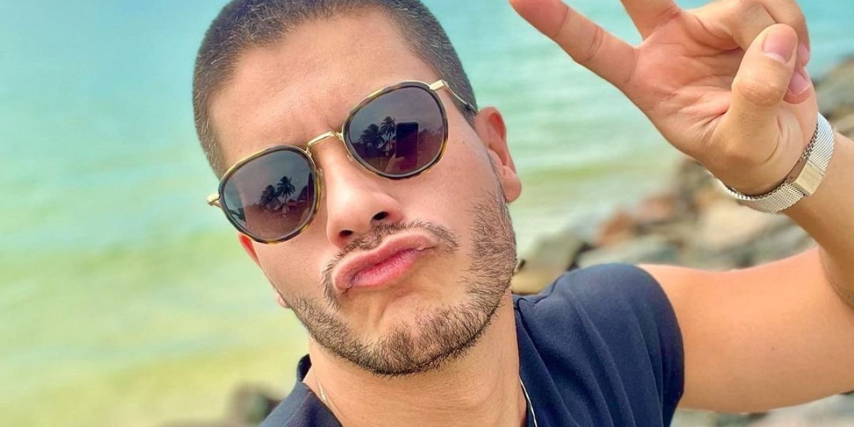 Suposta foto íntima de Arthur Aguiar vaza e viraliza na web