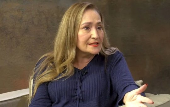 Após ser internada com pneumonia bacteriana, Sonia Abrão recebe alta médica