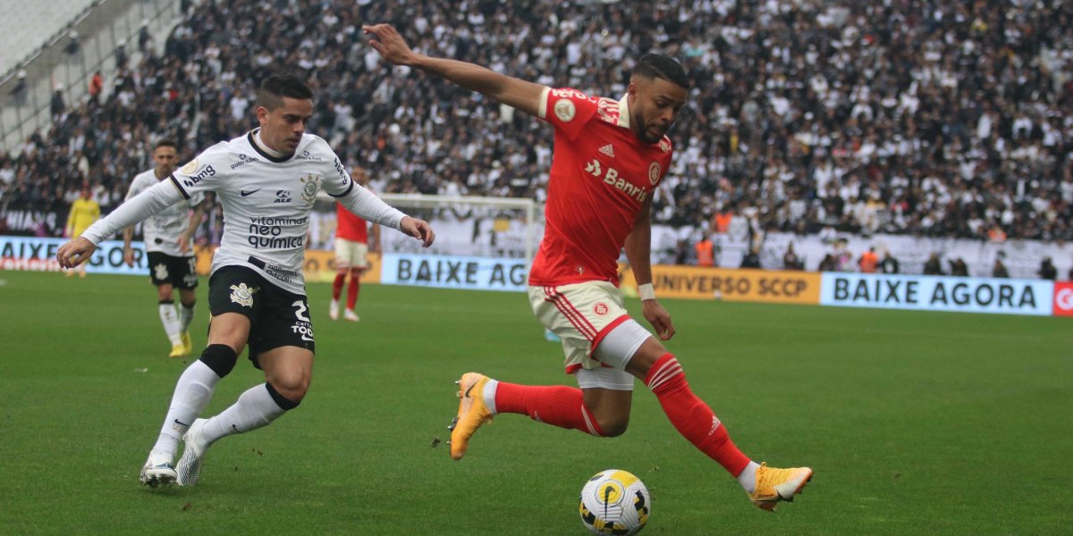 Corinthians e Internacional ficam no 2 a 2 e perdem chance de colar no Palmeiras