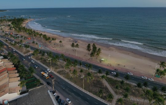 Adolescente morre após se afogar em praia de Salvador