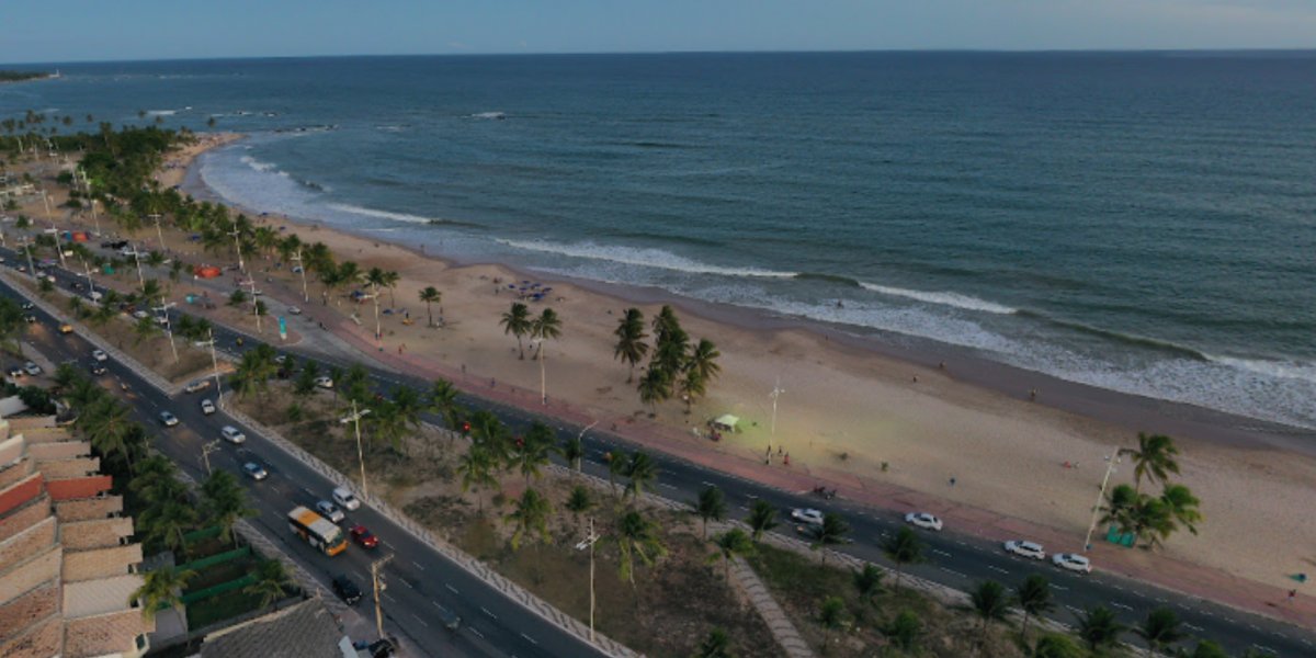 Adolescente morre após se afogar em praia de Salvador