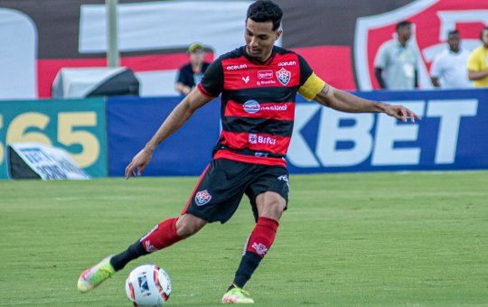 Alan Santos lamenta resultado do Vitória, mas projeta bom resultado fora de casa