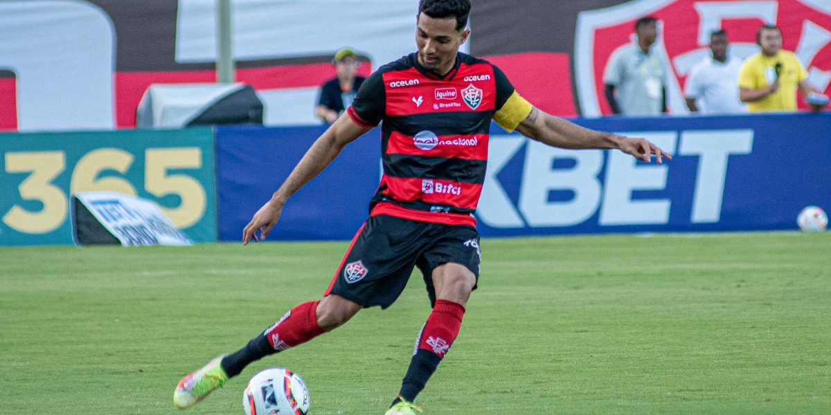 Alan Santos lamenta resultado do Vitória, mas projeta bom resultado fora de casa