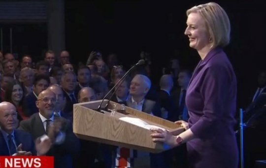 Liz Truss é eleita primeira-ministra do Reino Unido