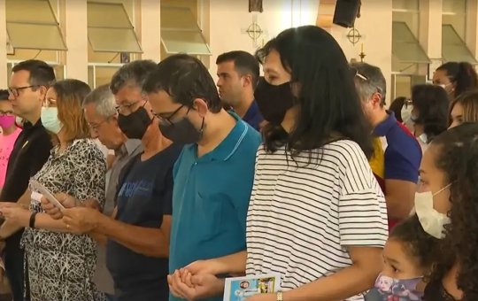 Familiares e amigos de Cristal Pacheco participam de missa de 30 dias de óbito