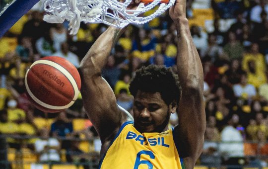 Brasil vira sobre Uruguai e segue invicto na AmeriCup de basquete