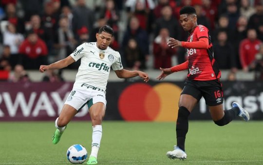 Palmeiras e Athletico-PR decidem primeiro finalista da Libertadores