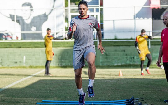 Jogadores do Vitória comparecem ao CT para realizar procedimentos médicos