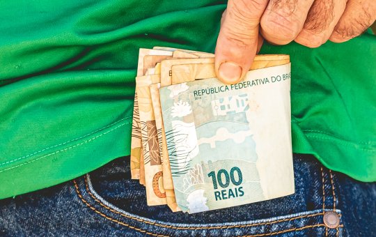 No Brasil, poupança tem retirada líquida recorde de R$ 22,02 bilhões em agosto