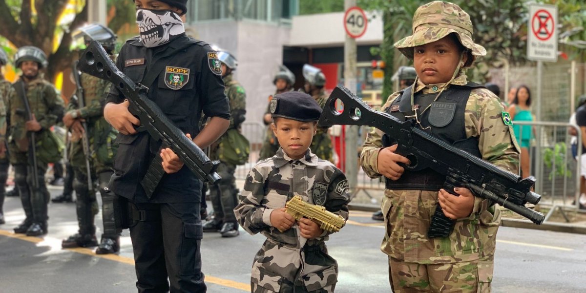 Desfile da Independência do Brasil atrai milhares pessoas em Salvador