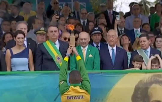 Luciano Hang divide Tribuna de Honra com Bolsonaro
