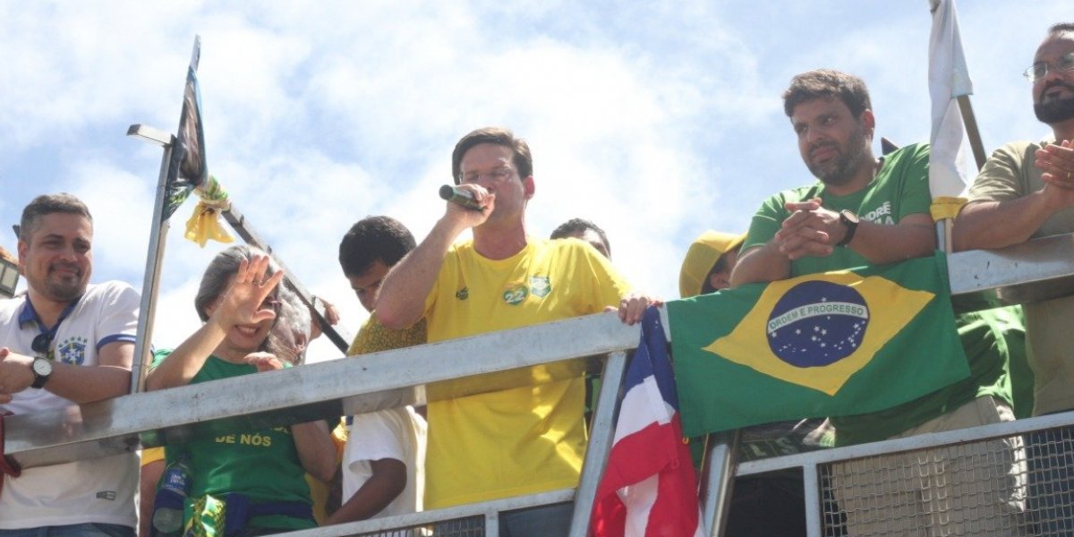 João Roma sobe tom e critica ausência de Neto em debate: "Lamentável a covardia"