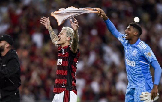 Libertadores: Flamengo derrota Vélez e vai enfrentar Athletico-PR na final