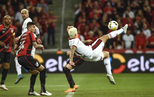 Flamengo e Athletico-PR disputam 5ª final brasileira da Libertadores