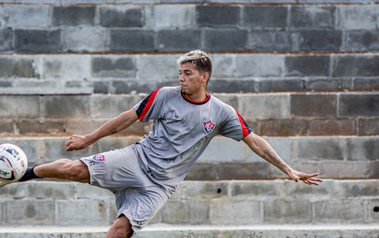Eduardo pede apoio da torcida do Vitória e fala sobre posicionamento em campo