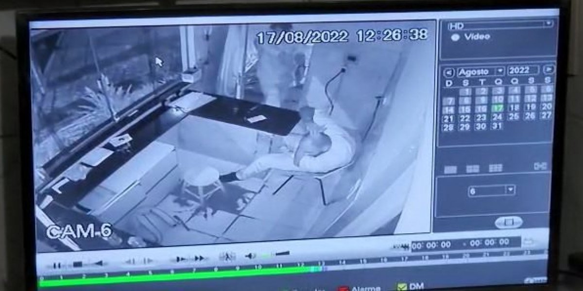 Morador de condomínio em Lauro de Freitas ameaça porteiro com uma arma