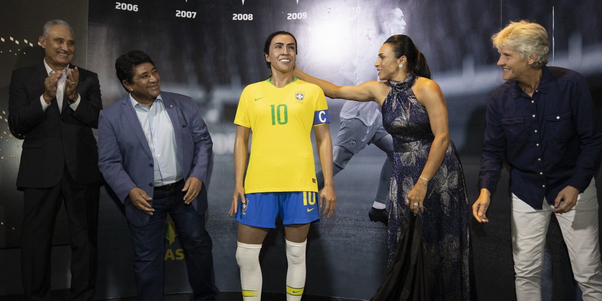 Marta ganha estátua de cera em homenagem feita no Museu da Seleção Brasileira