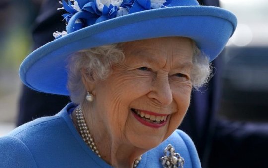 Presidenciáveis prestam homenagem à Rainha Elizabeth II