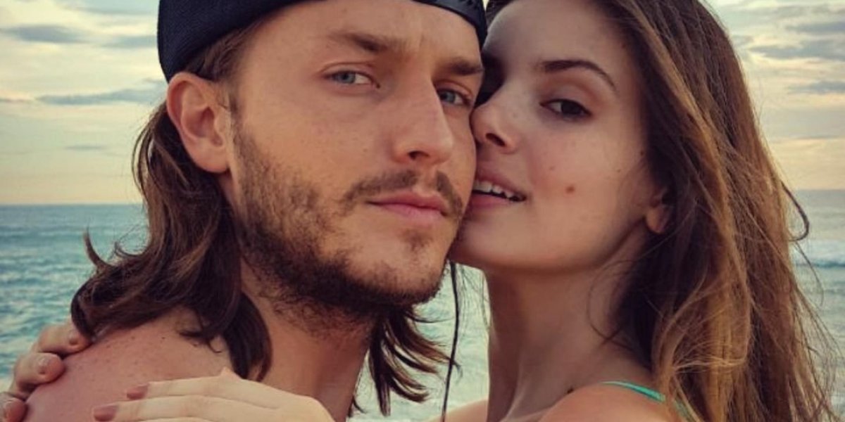 Camila Queiroz se irrita ao perguntarem se ela tem medo de seu marido a trair