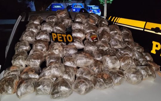 Homem é preso por tráfico de drogas, após PRF encontrar 36 kg de maconha com ele