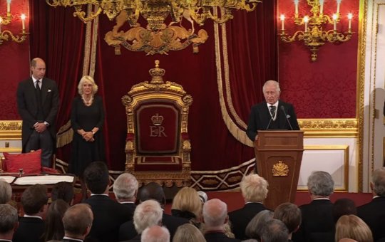 Cerimônia de proclamação do Rei Charles III ocorre em Londres, neste sábado (10)