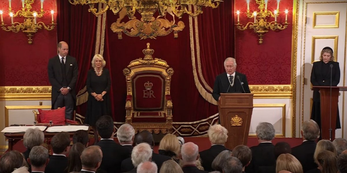 Cerimônia de proclamação do Rei Charles III ocorre em Londres, neste sábado (10)