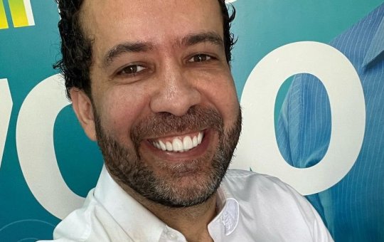 André Janones é processado por Luciano Hang e reage com sarcasmo nas internet