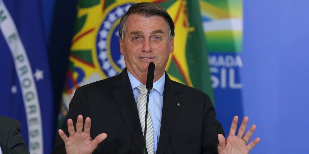 Bolsonaro decide ir ao funeral da rainha Elizabeth II